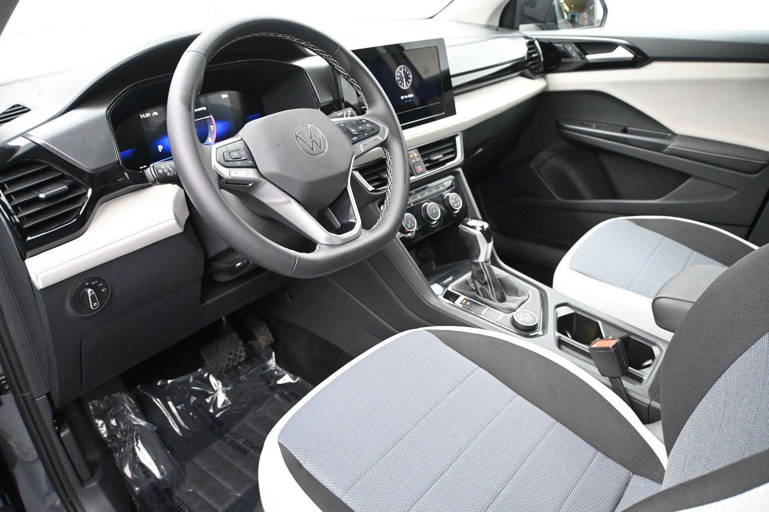 Certified 2025 Volkswagen Taos S AWD/4WD image 2
