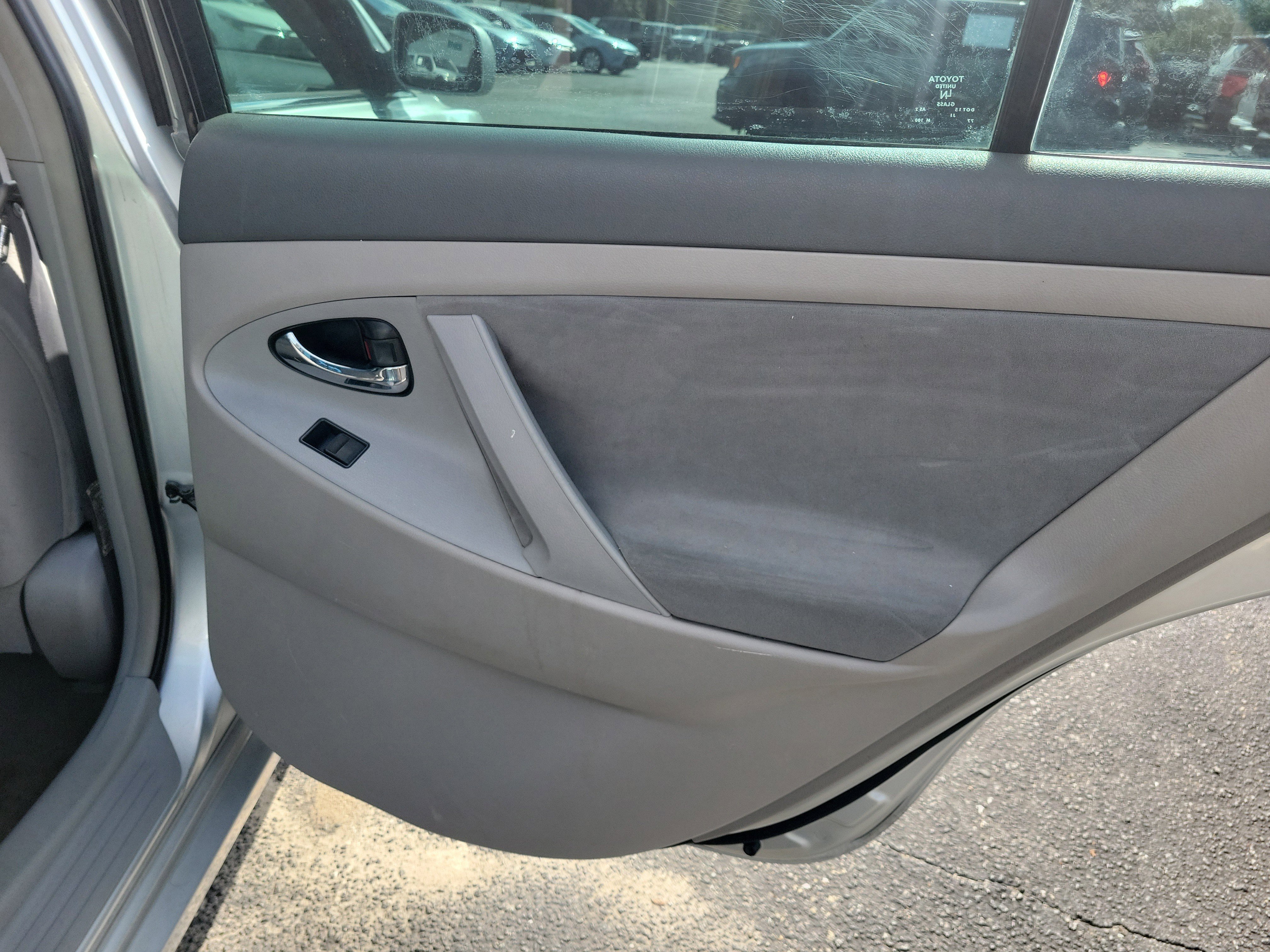 Used 2009 Toyota Camry SE FWD image 12