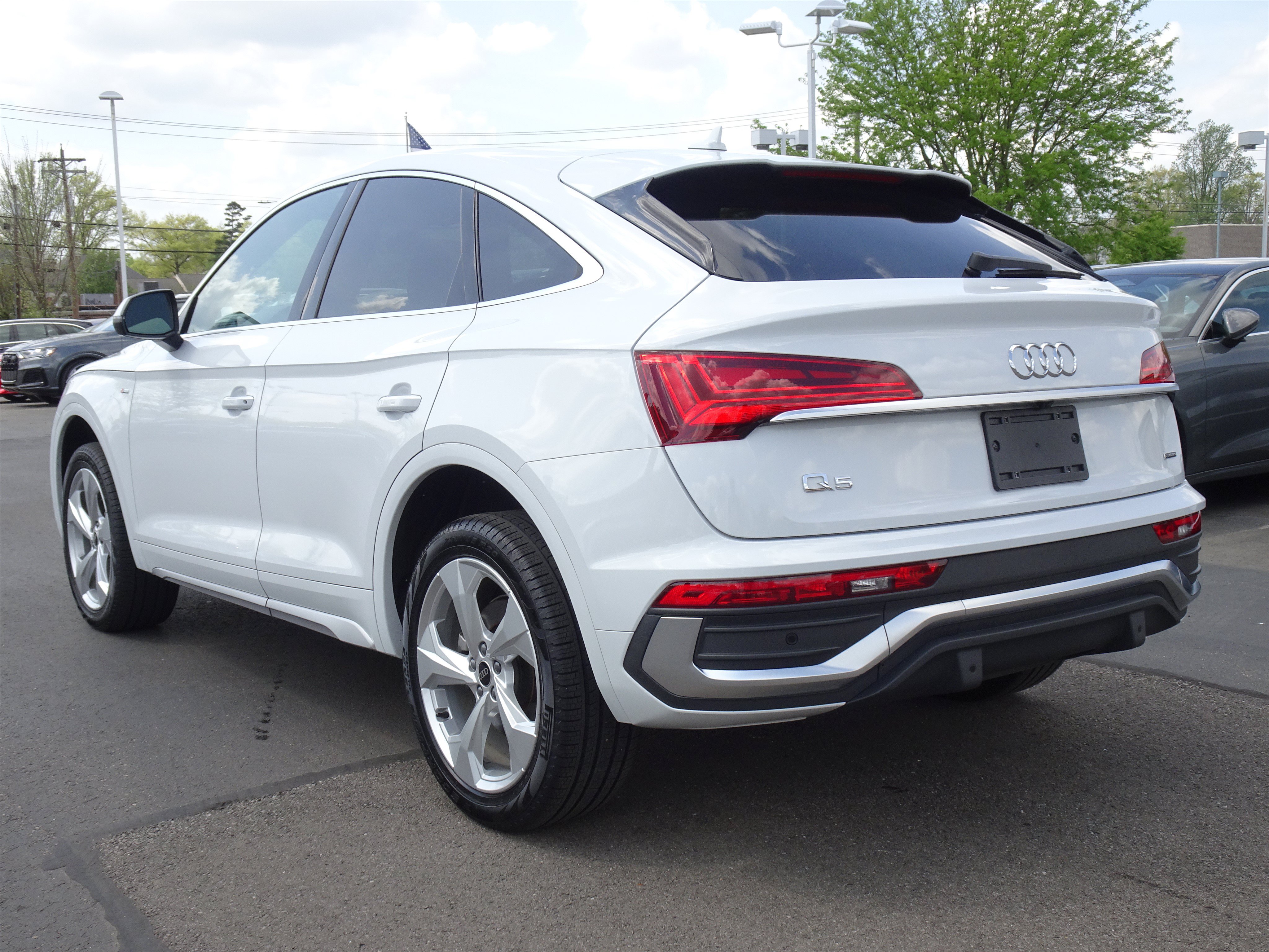 Certified 2025 Audi Q5 2.0T Premium Plus w/ Premium Plus Package AWD/4WD image 3