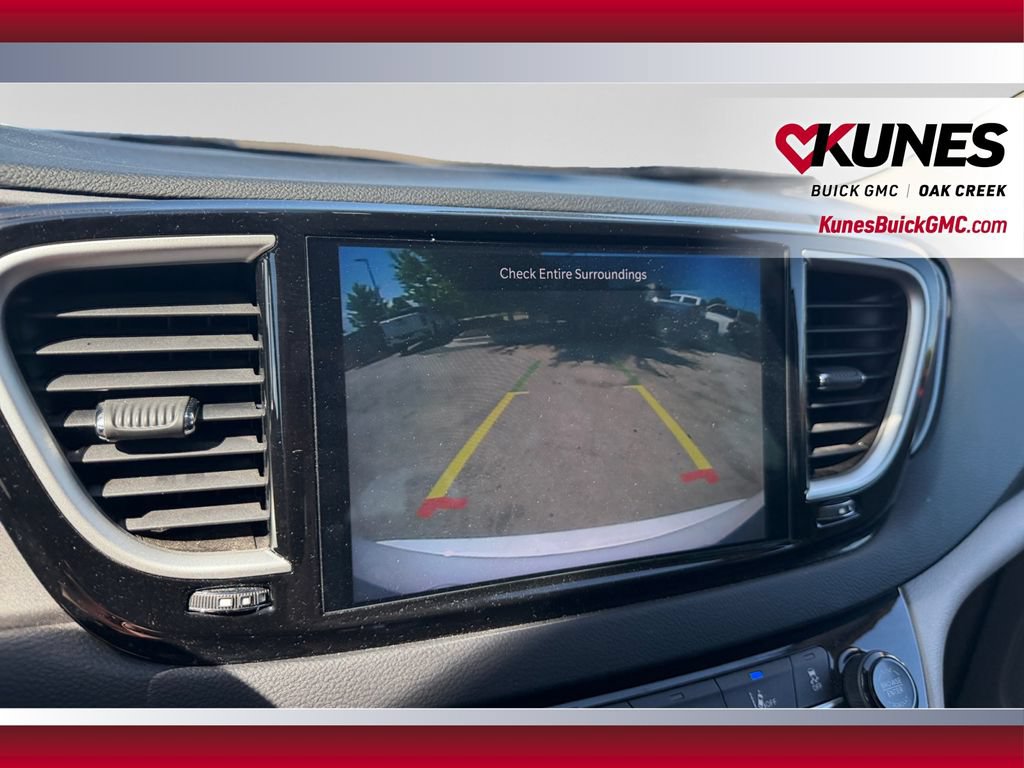 Used 2023 Chrysler Pacifica Touring-L FWD image 26