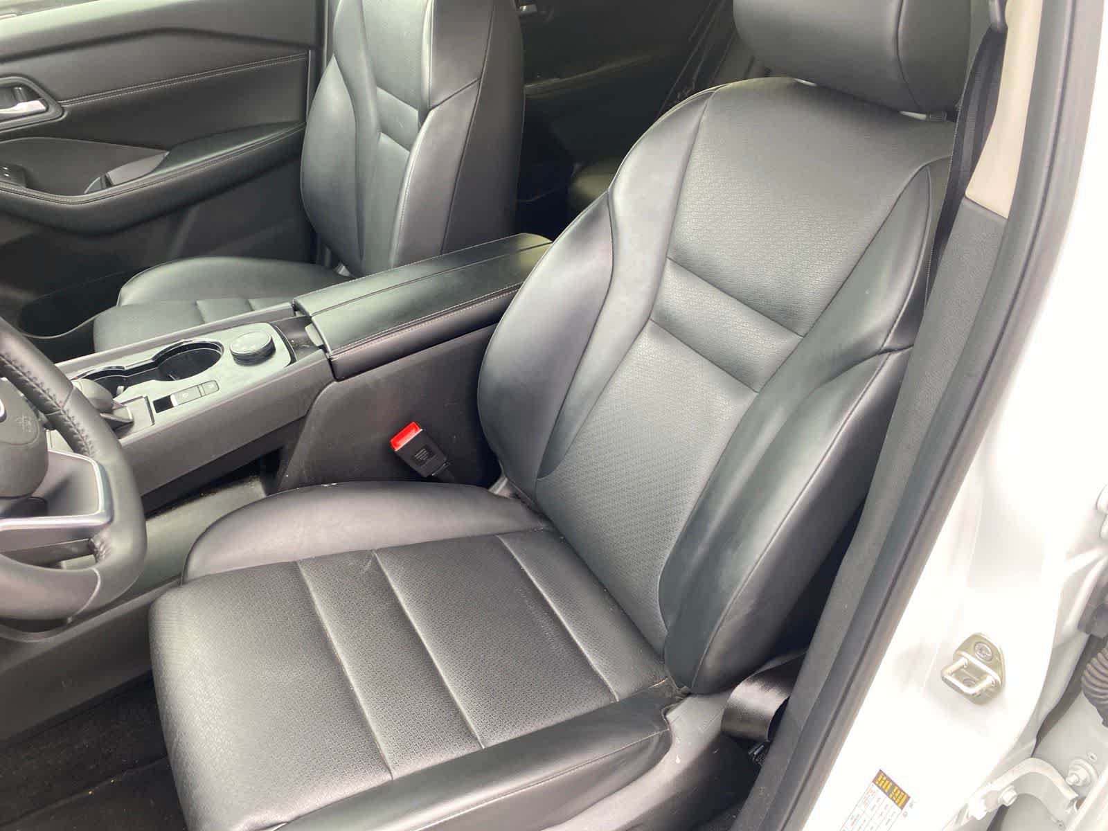 Used 2024 Nissan Rogue SV w/ SV Premium Package AWD/4WD image 12