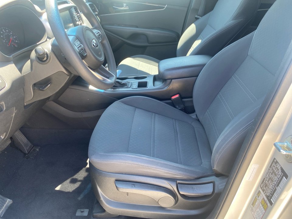 Used 2018 Kia Sorento FWD image 11