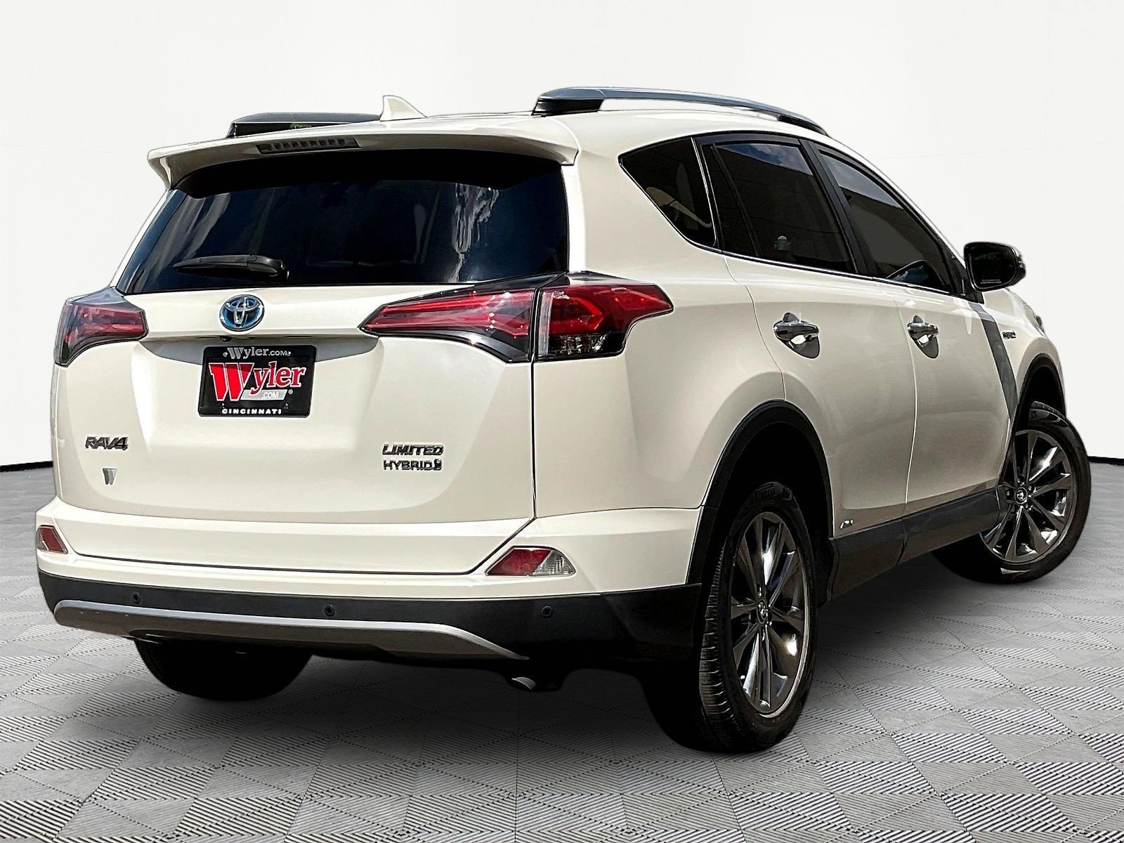 Used 2018 Toyota RAV4 Limited w/ Advanced Technology Package AWD/4WD image 6