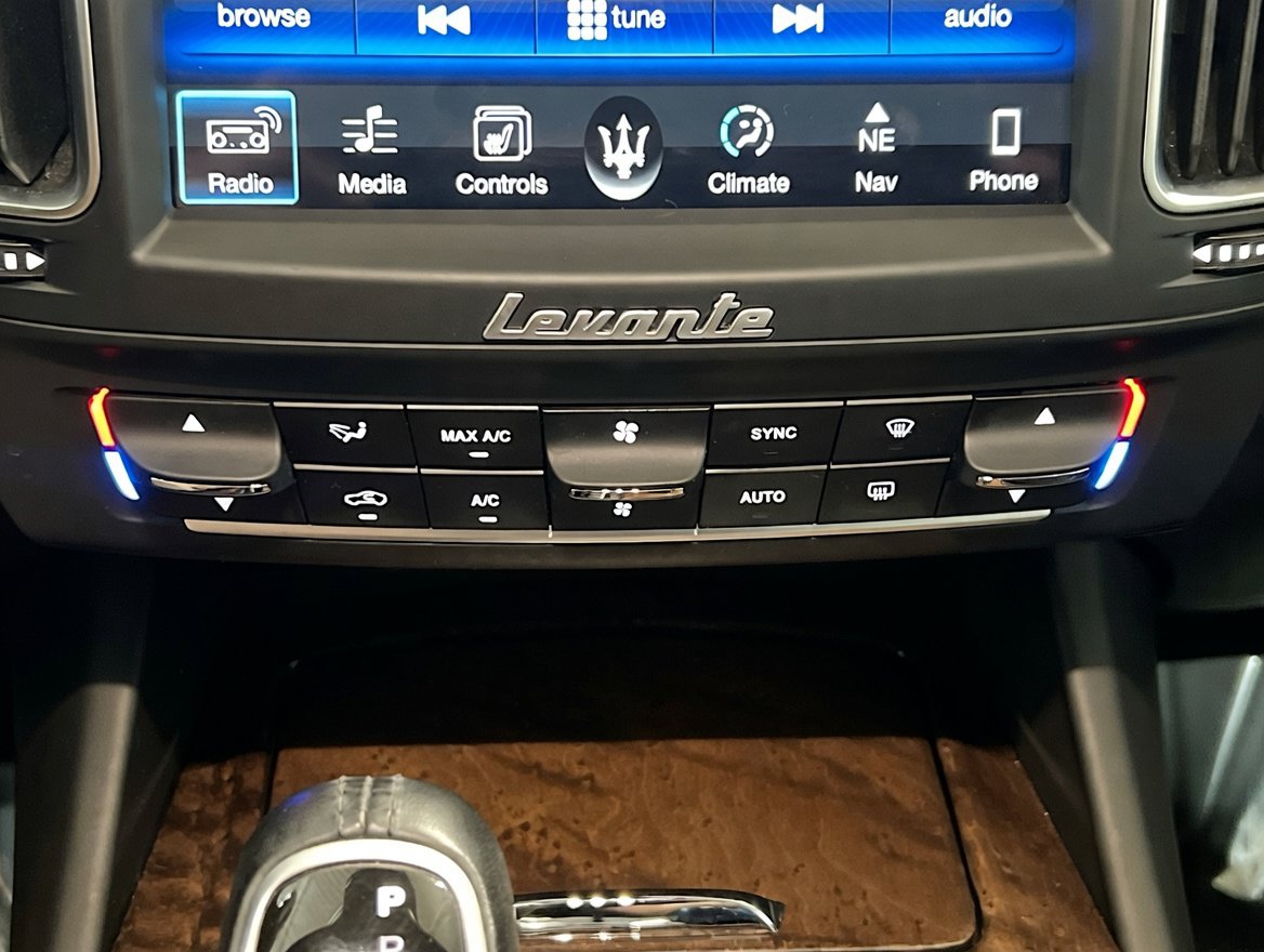 Used 2017 Maserati Levante w/ Luxury Package AWD/4WD image 12