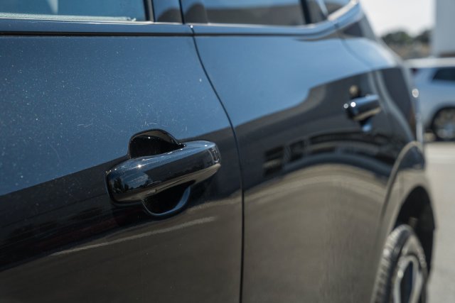 Certified 2024 Volvo XC60 T8 Ultimate w/ Protection Package Premier AWD/4WD image 18