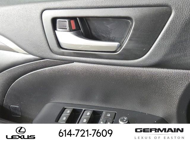 Used 2019 Toyota Highlander SE image 28