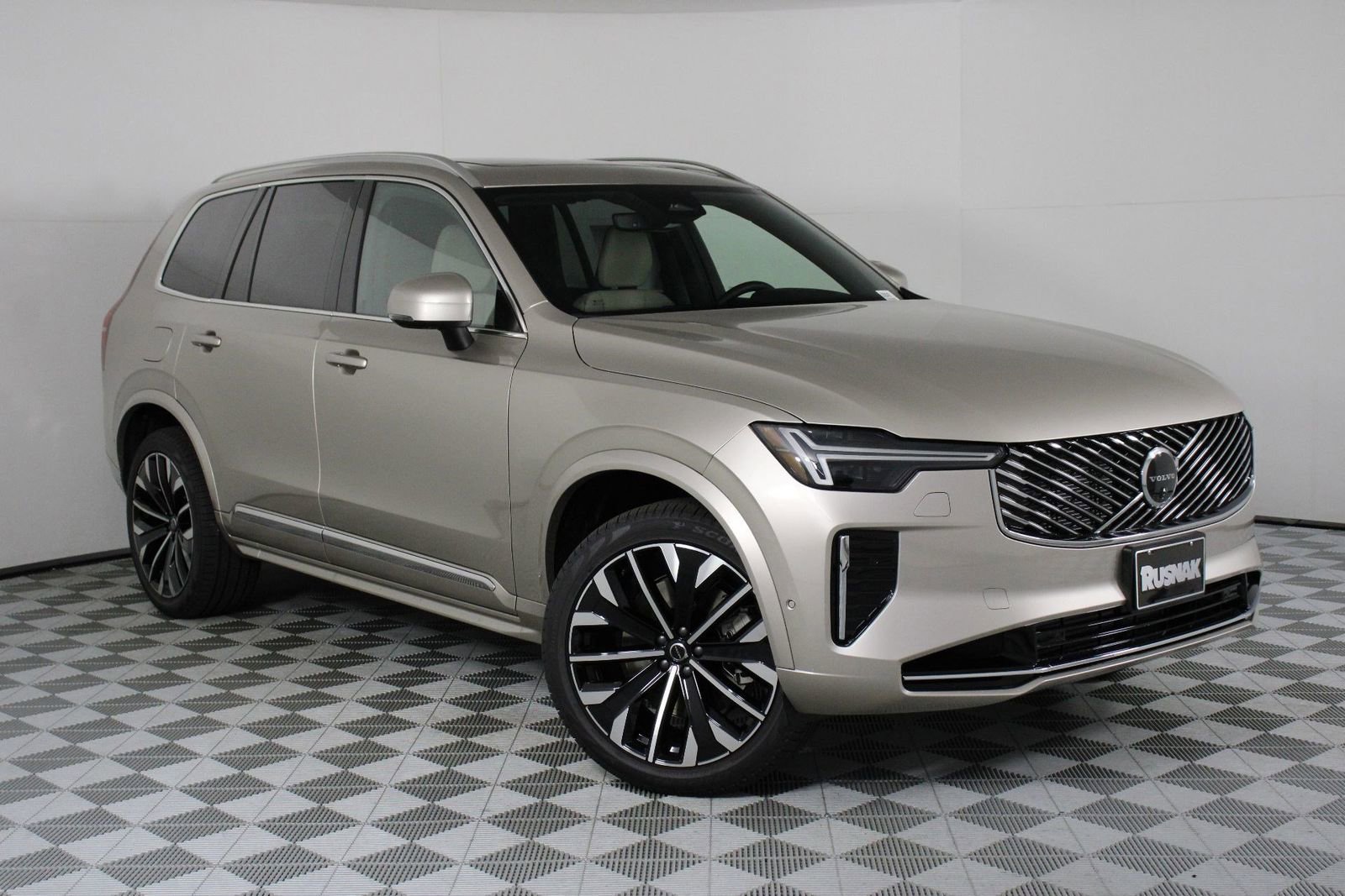 New 2026 Volvo XC90 T8 Plus w/ Protection Package Premier image 19