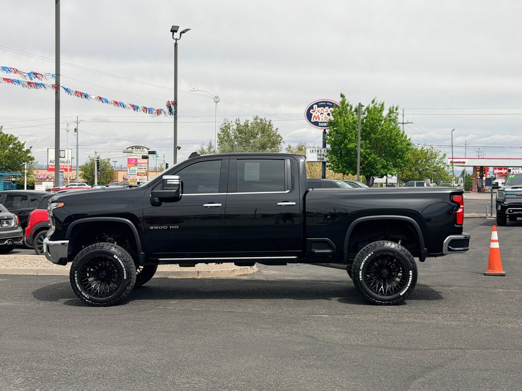 Used 2024 Chevrolet Silverado 2500 LTZ AWD/4WD image 2