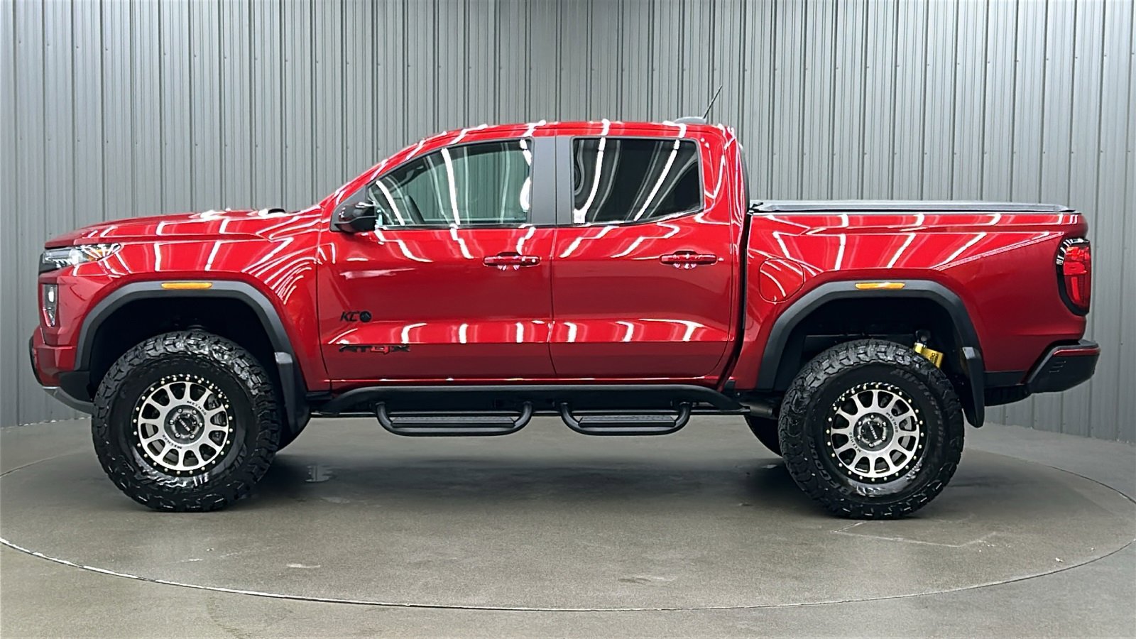 Used 2024 GMC Canyon AT4X image 2