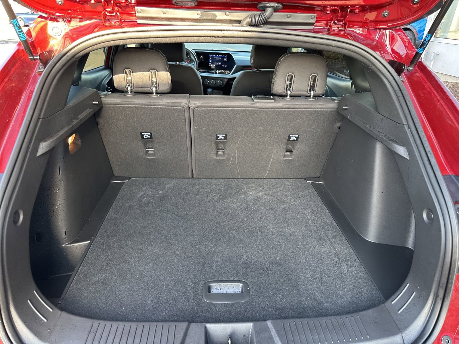 Used 2025 Chevrolet Trax RS w/ Sunroof Package image 13