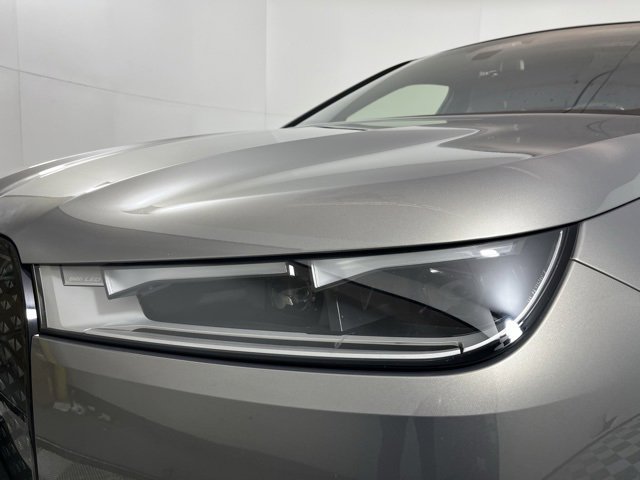 Used 2023 BMW iX xDrive50 w/ Ultimate Package 2 image 25