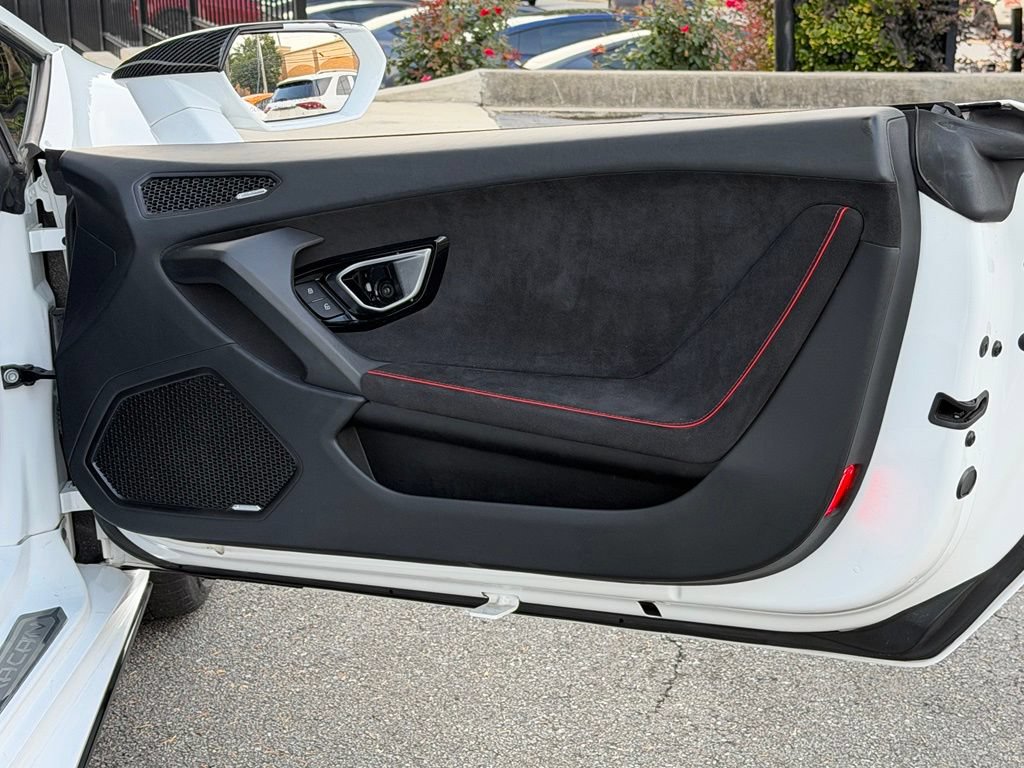 Used 2021 Lamborghini Huracan EVO RWD image 32