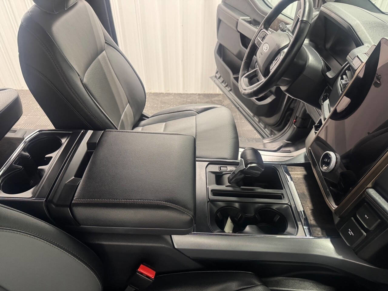 Used 2022 Ford F150 Lightning Lariat image 25