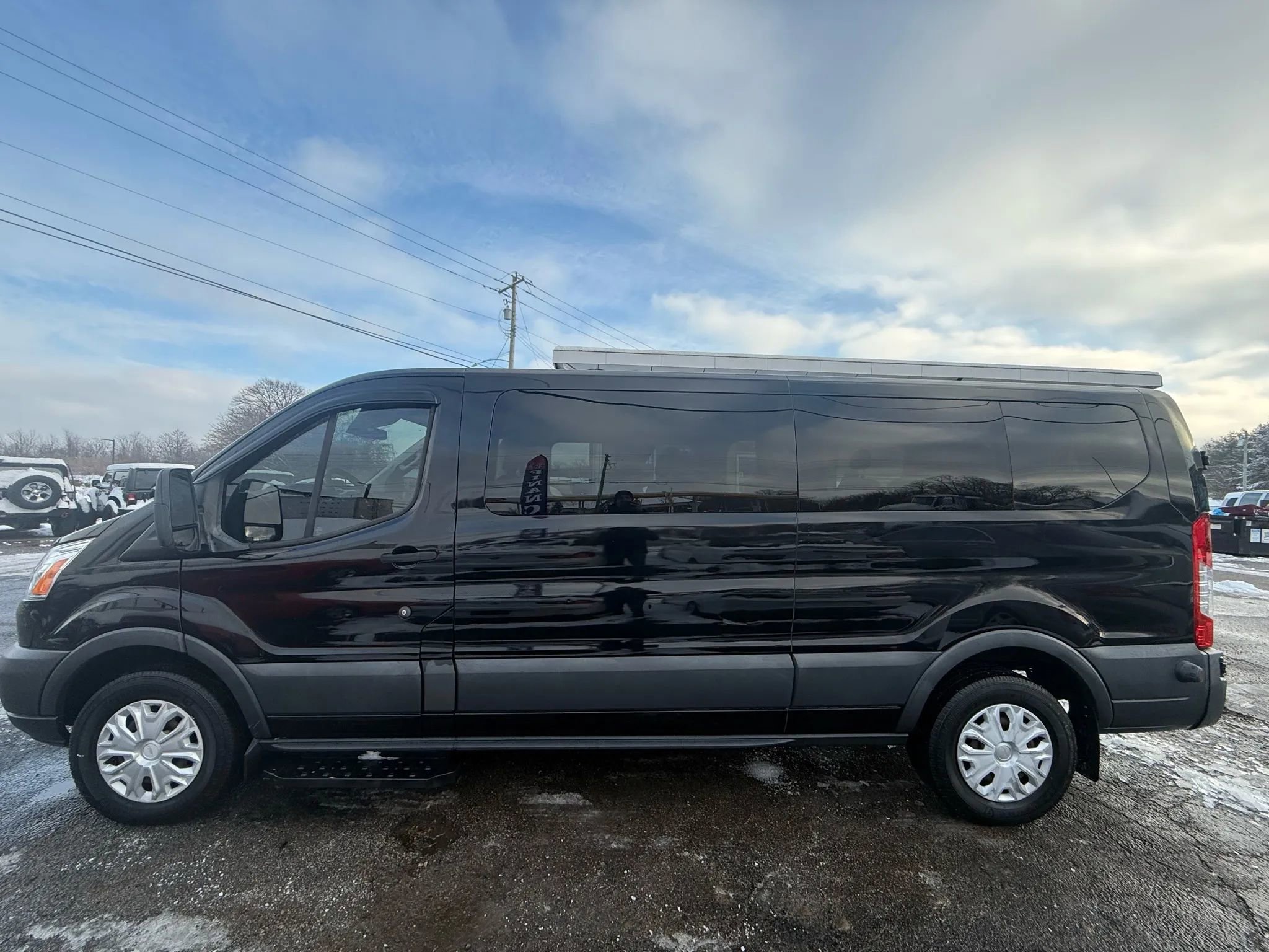 Used 2017 Ford Transit 350 XLT image 3