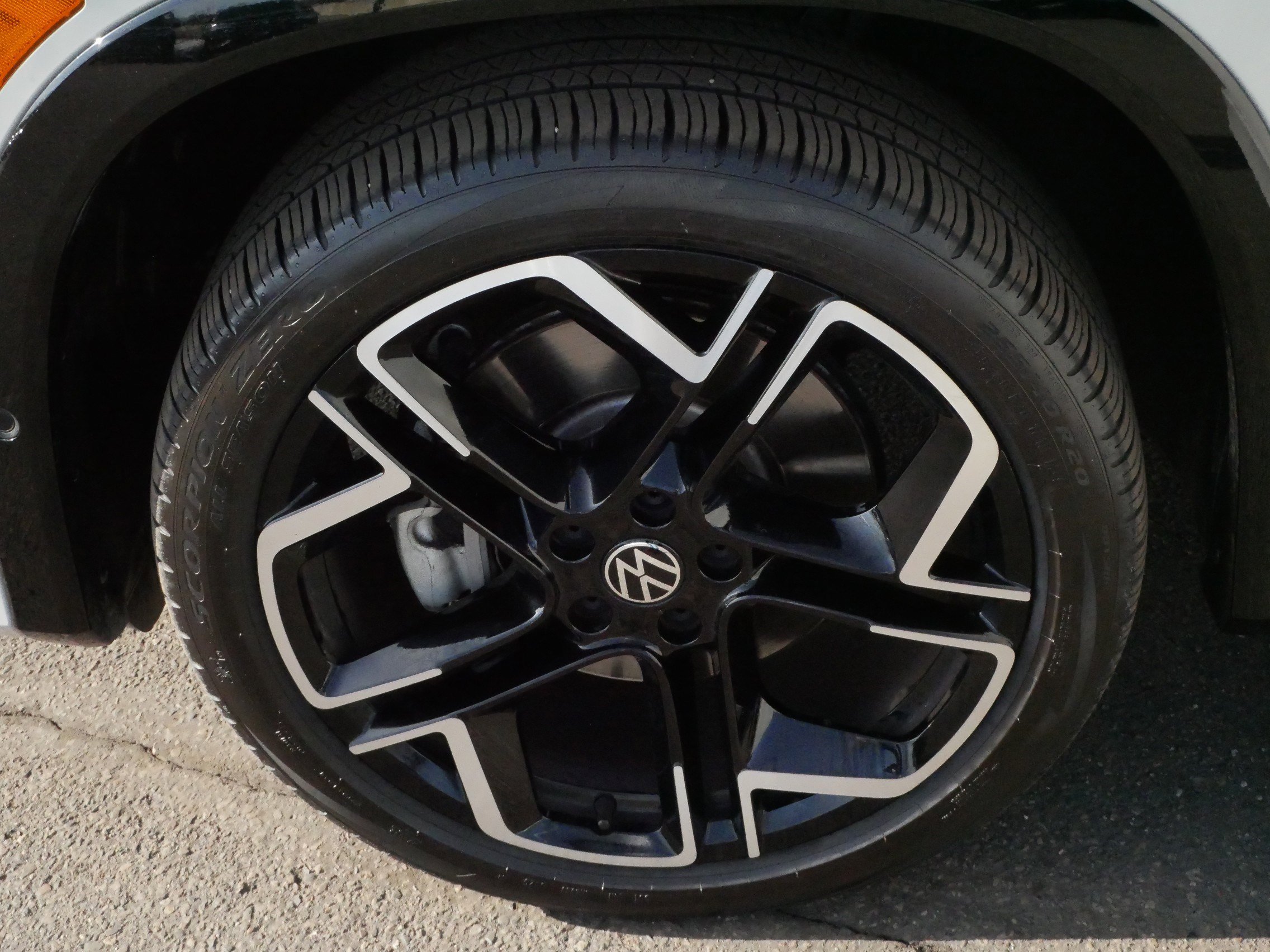 Certified 2025 Volkswagen Tiguan SEL R-Line image 15