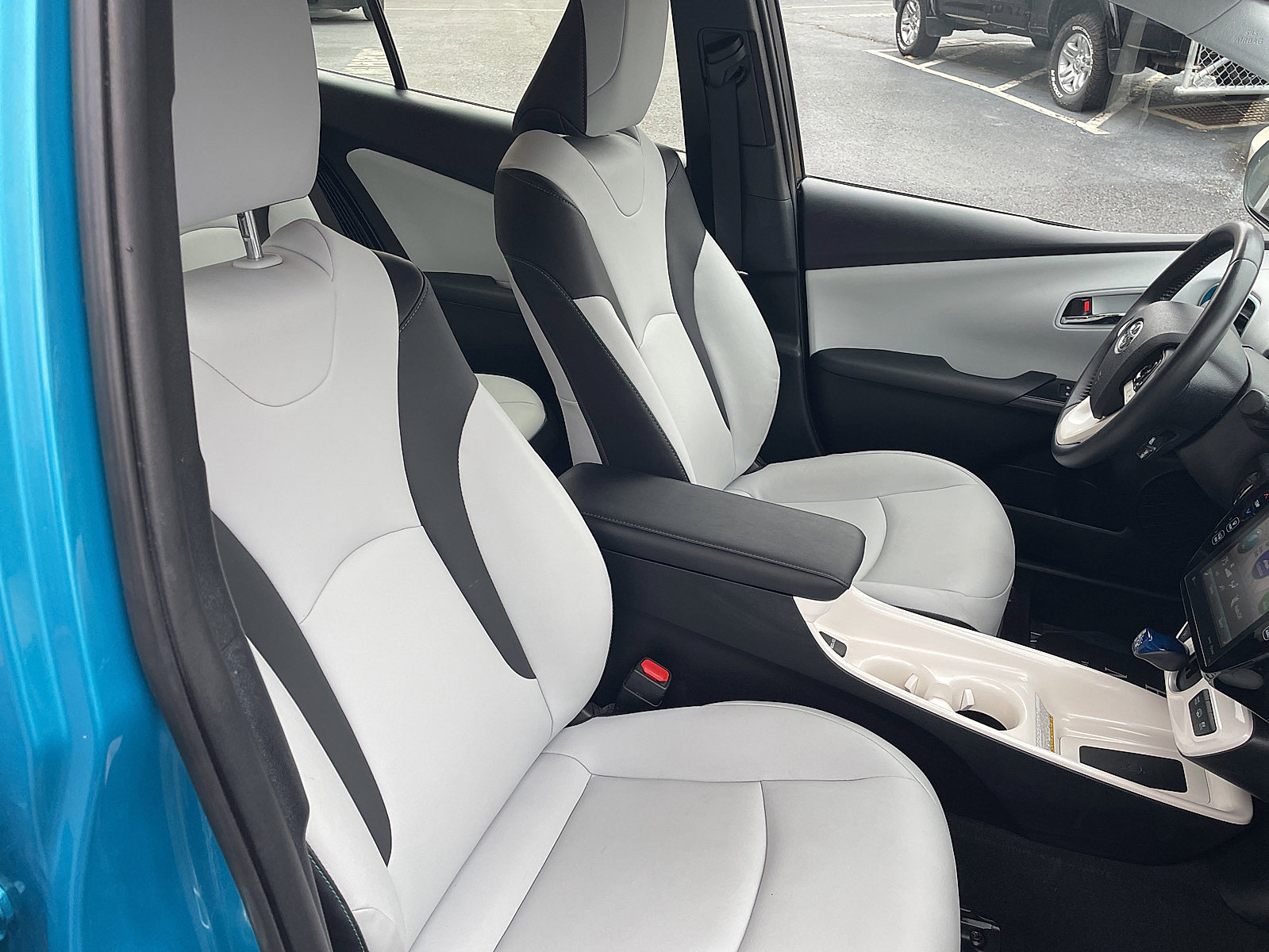 Used 2017 Toyota Prius Prime Premium image 35