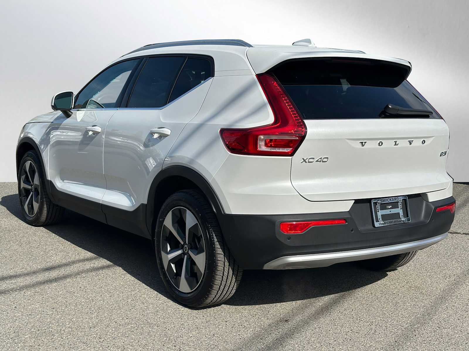 Used 2025 Volvo XC40 B5 Core w/ Protection Package Premier AWD/4WD image 5