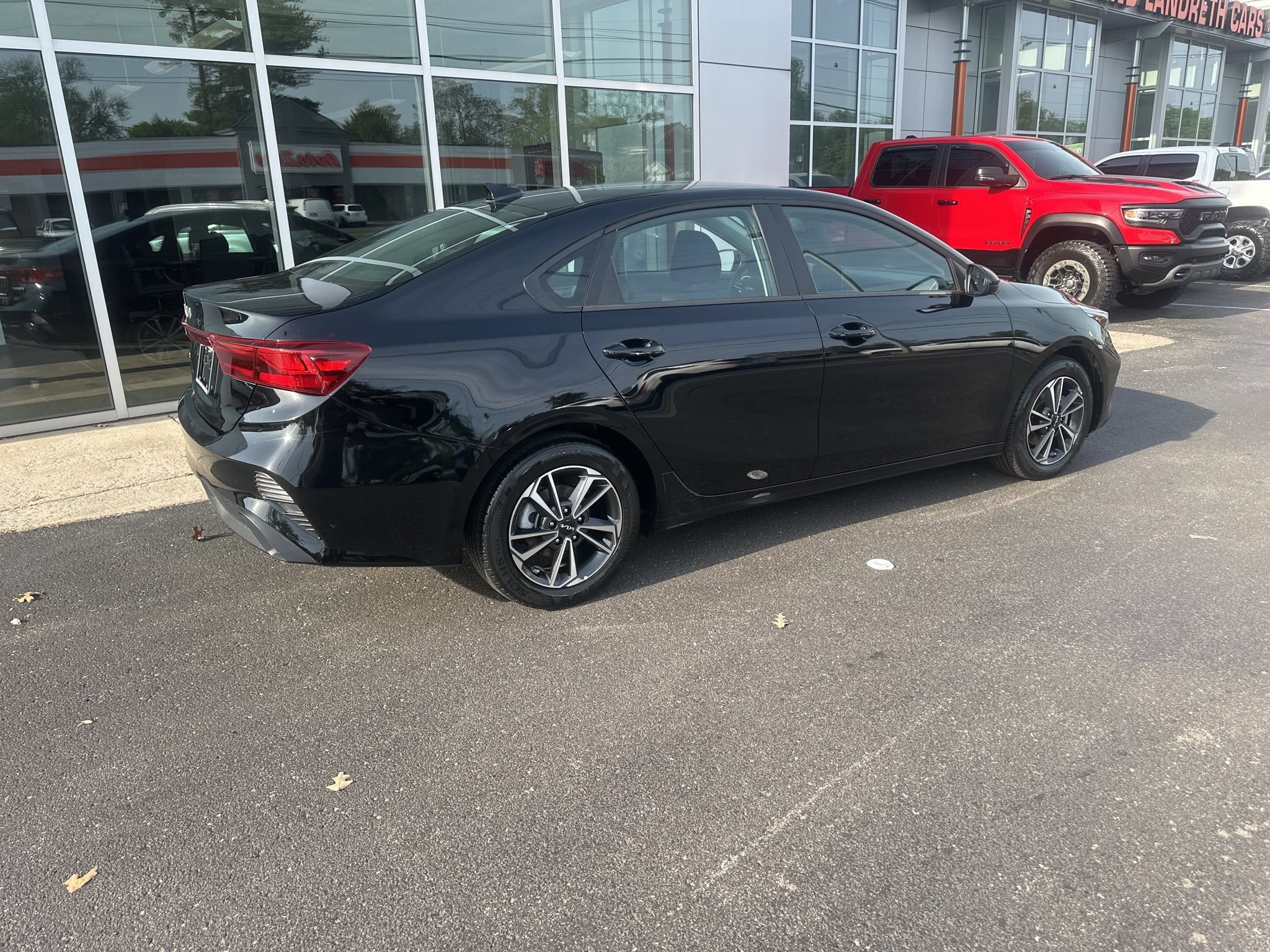 Used 2024 Kia Forte LXS FWD image 3