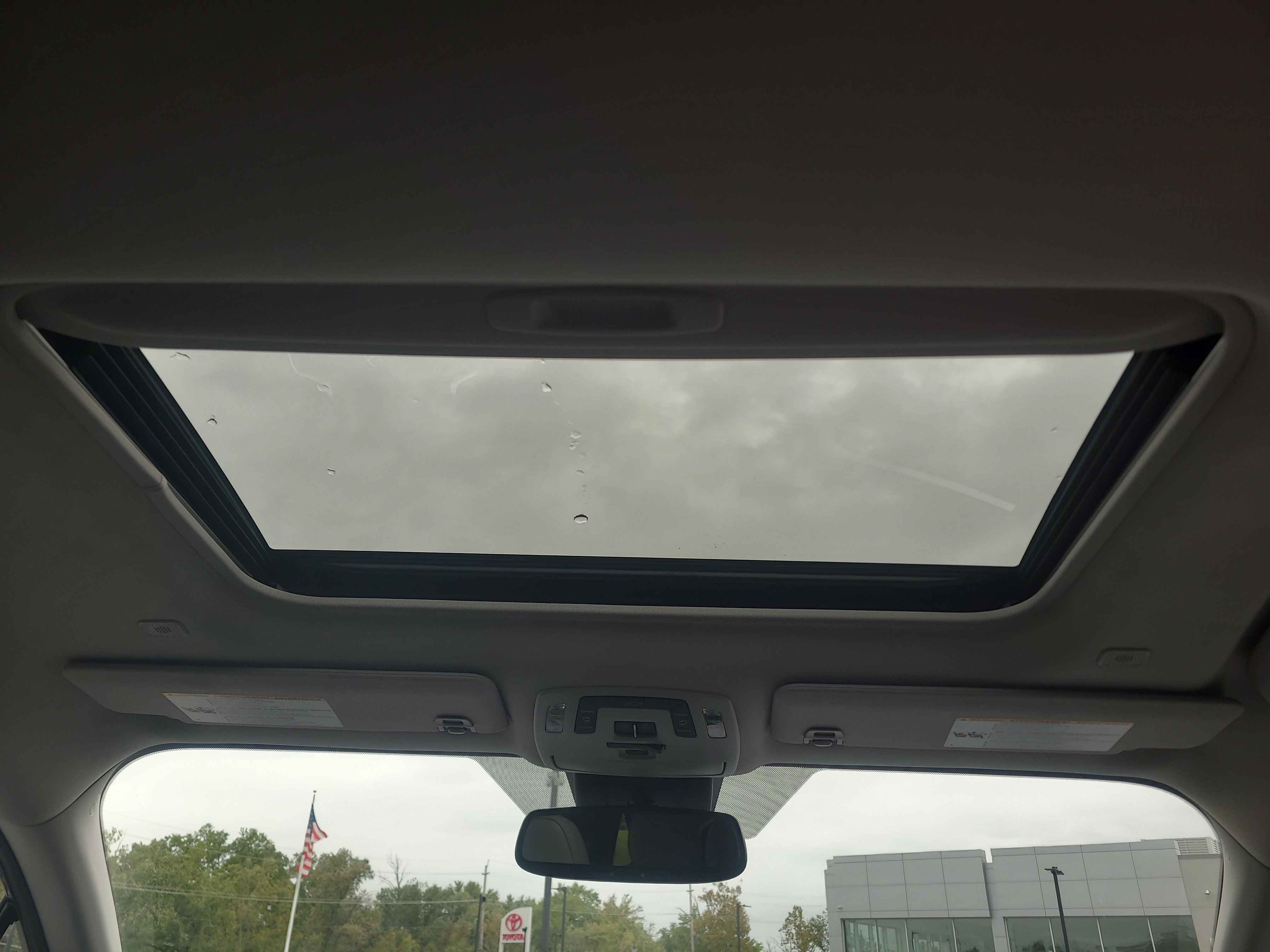 Certified 2026 Toyota Sienna XLE FWD image 19