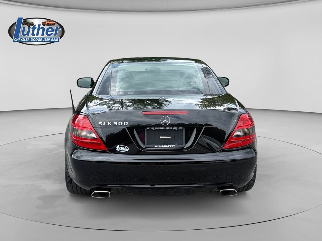 Used 2010 Mercedes-Benz SLK 300 image 4