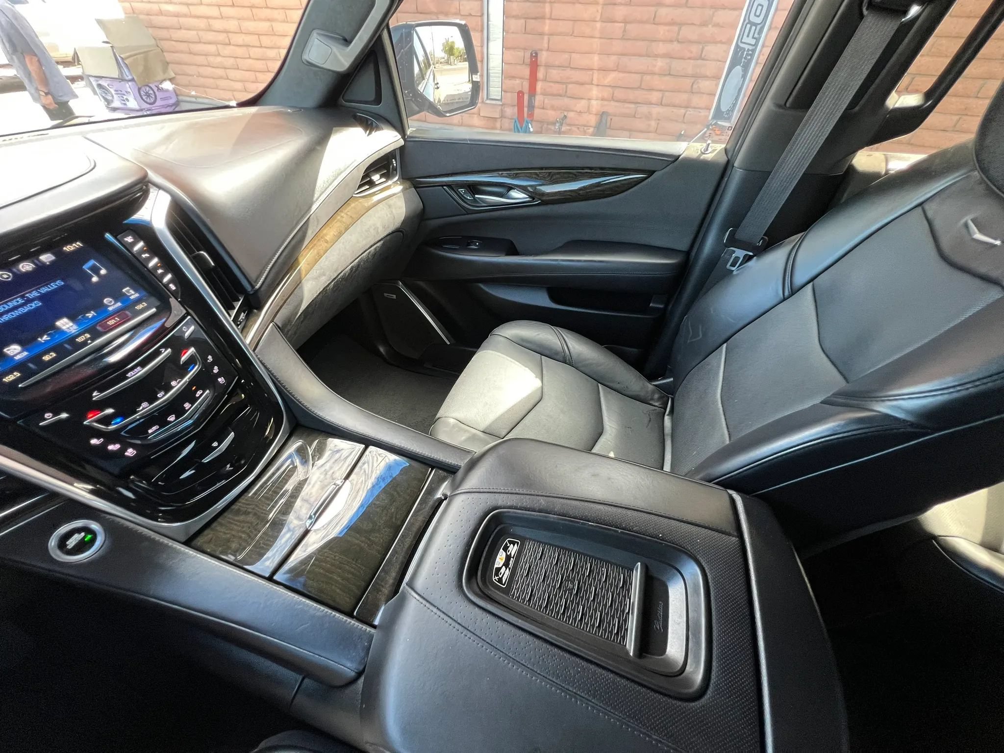 Used 2016 Cadillac Escalade Platinum AWD/4WD image 33