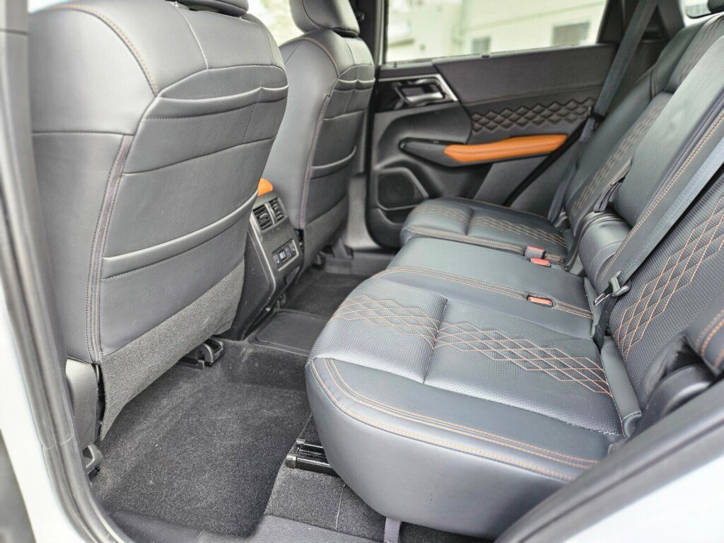 Used 2023 Mitsubishi Outlander SEL image 14