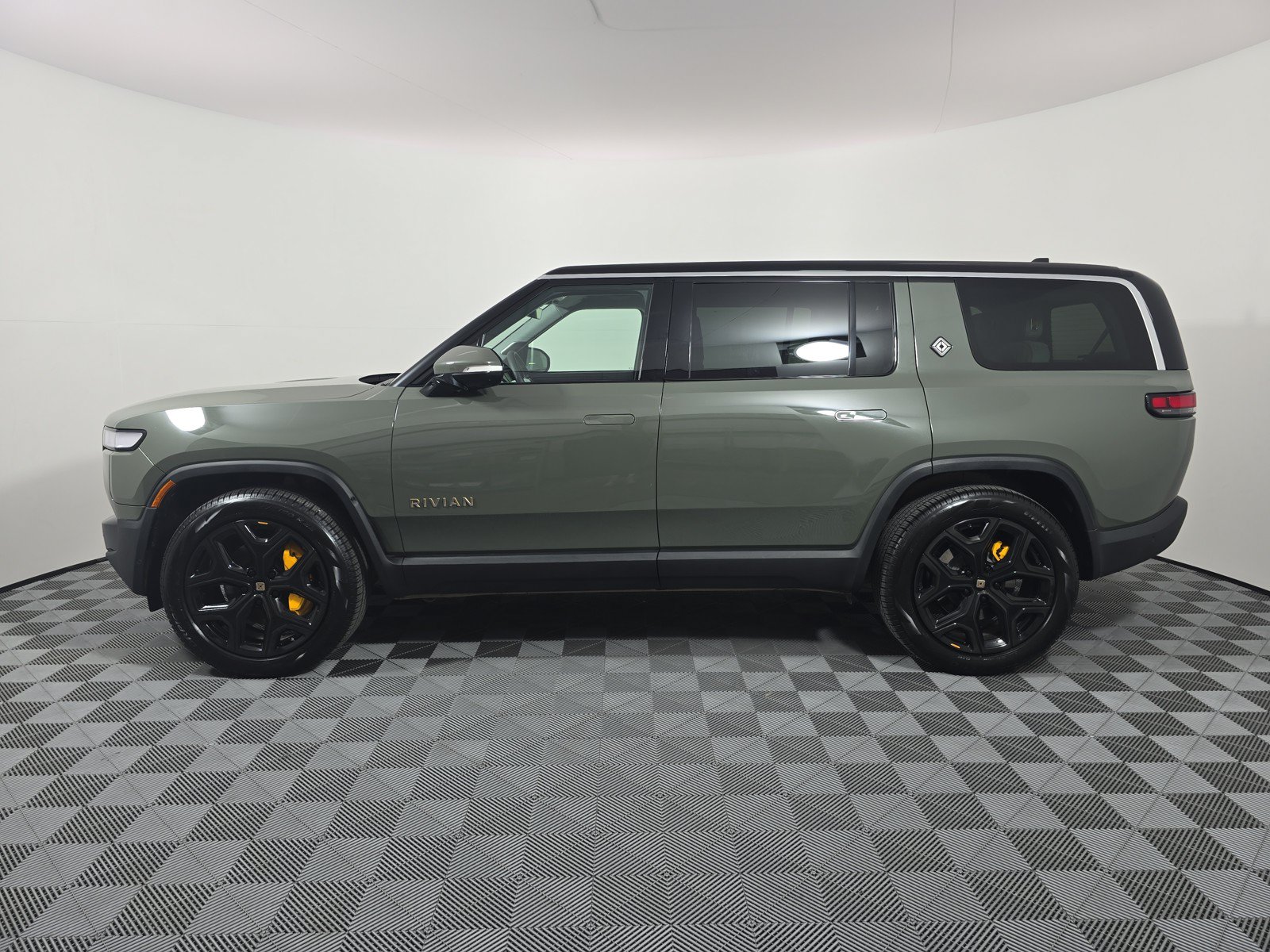 Used 2023 Rivian R1S Launch Edition AWD/4WD image 2