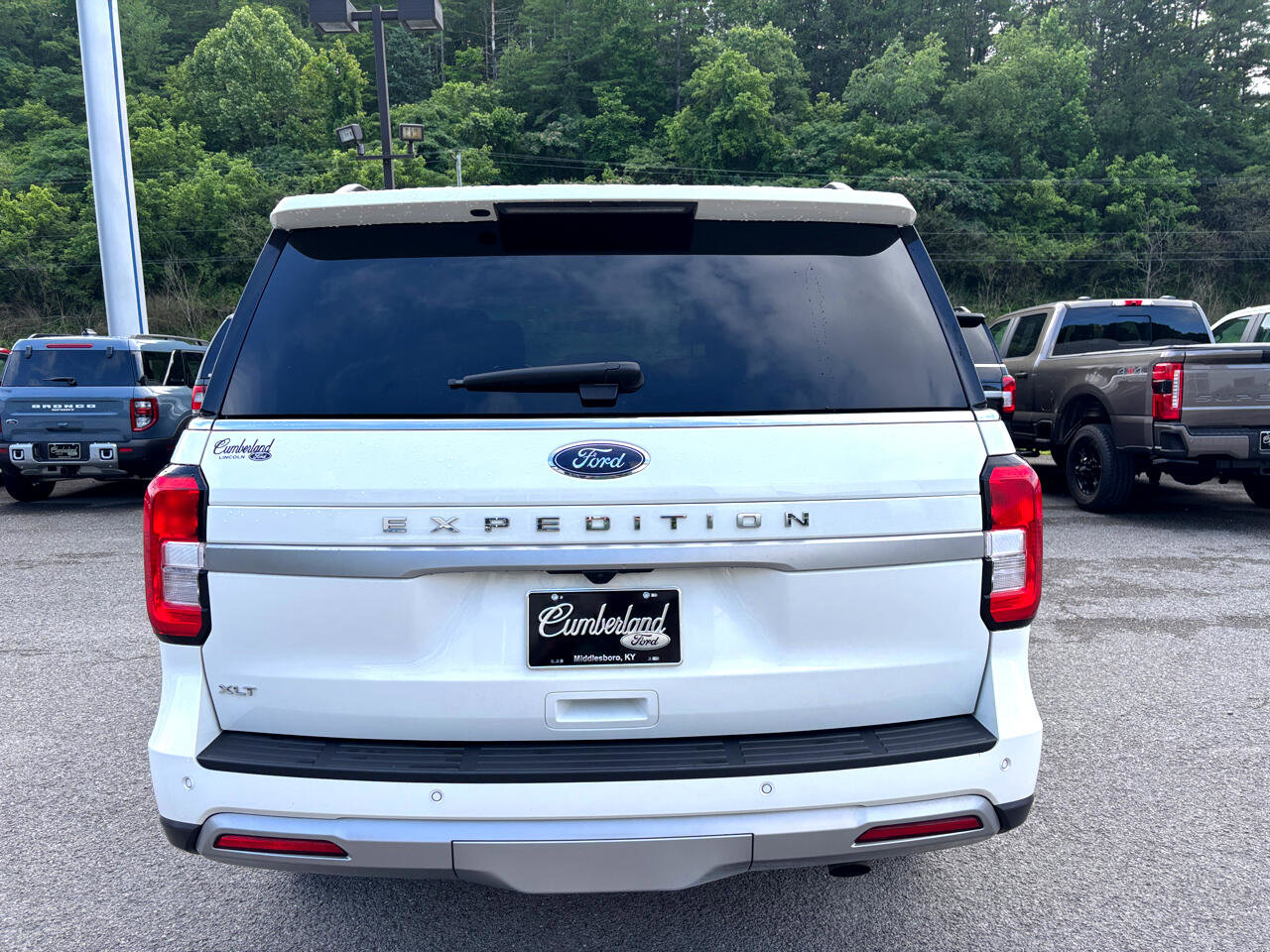 Used 2024 Ford Expedition XLT image 3
