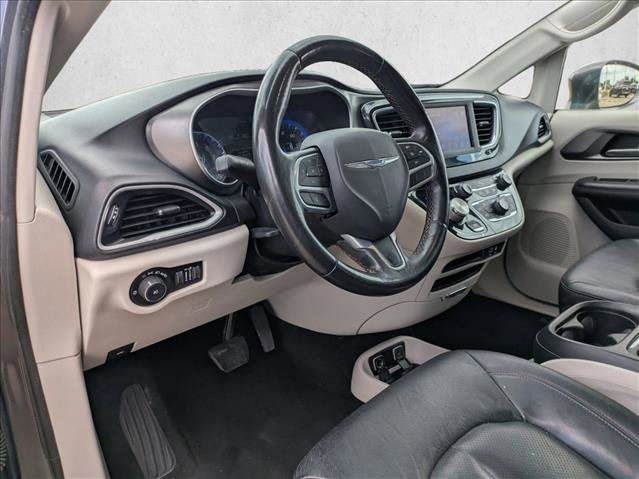 Used 2020 Chrysler Pacifica Touring-L FWD image 7