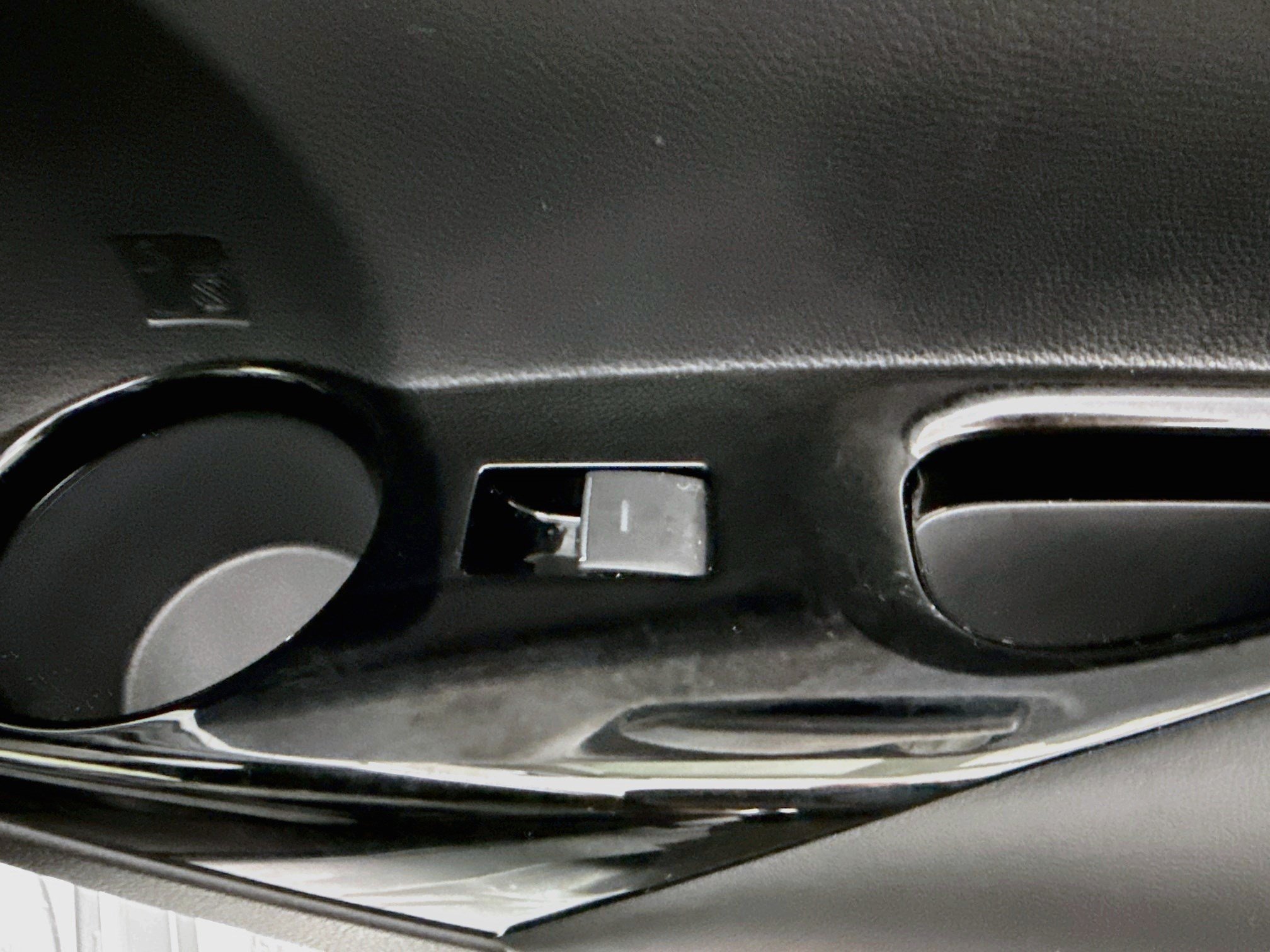Used 2022 Toyota Corolla SE w/ SE Preferred Package FWD image 31