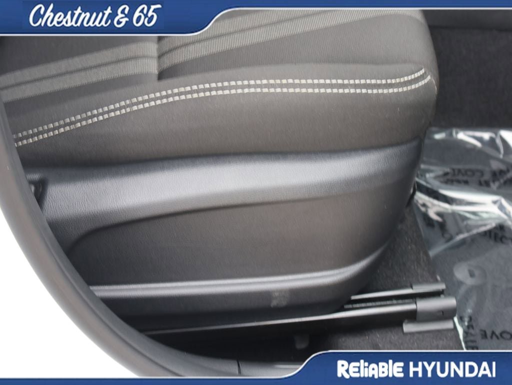 Used 2023 Hyundai Venue SEL FWD image 11