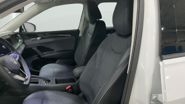 New 2026 Volkswagen Tiguan SE AWD/4WD image 15