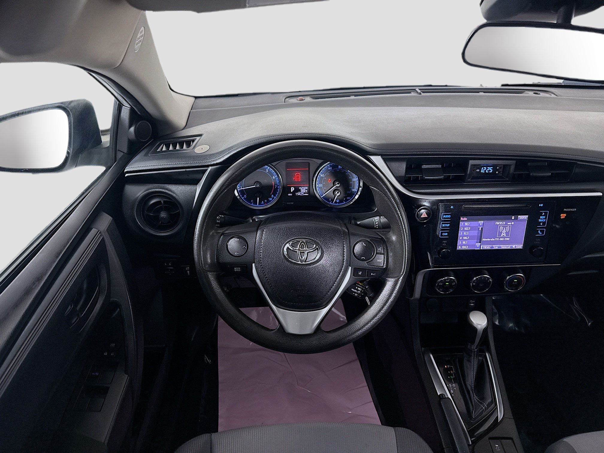 Used 2017 Toyota Corolla L w/ Carpet Mat Package (TMS) FWD image 17