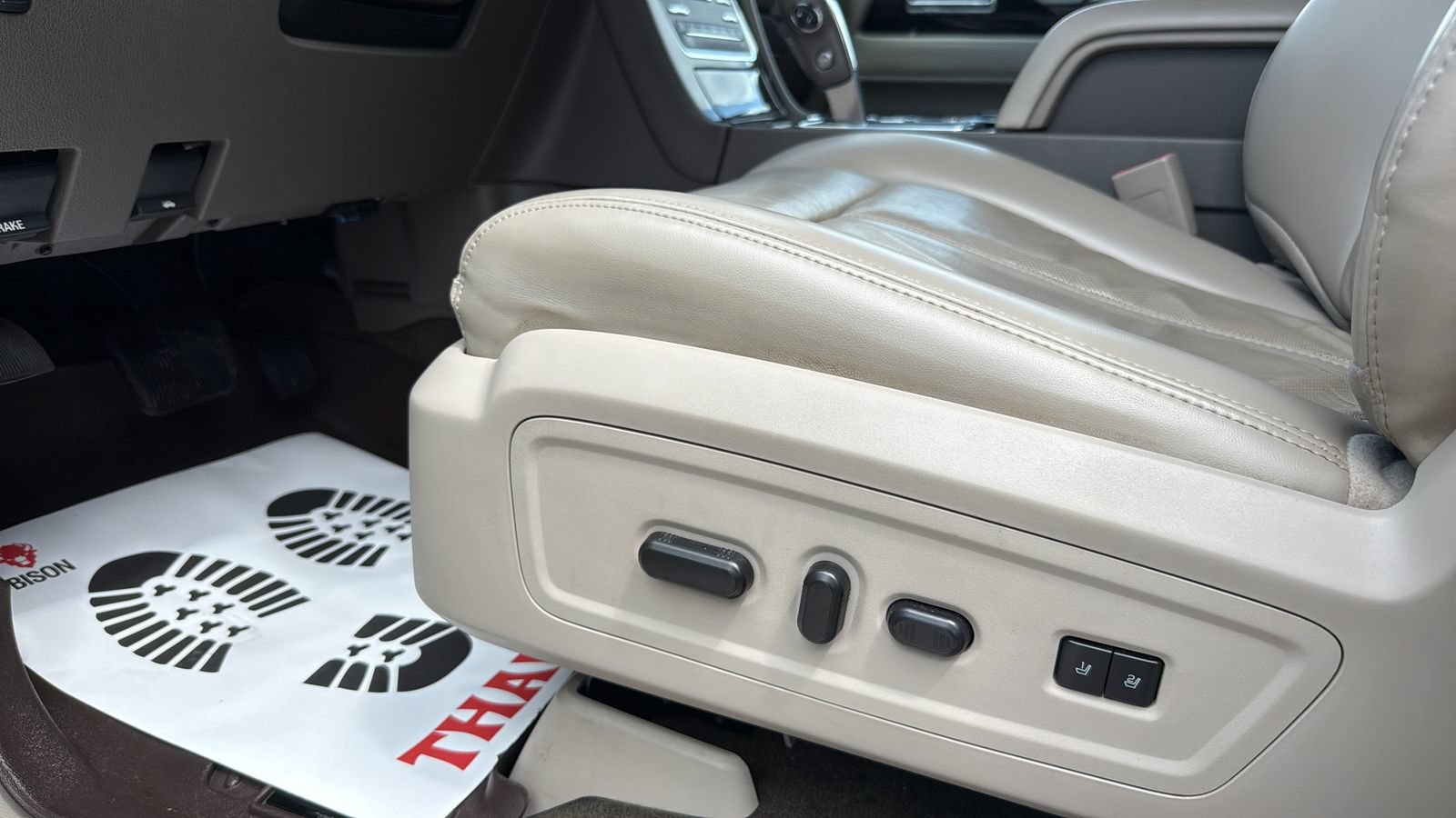 Used 2017 Lincoln Navigator Select RWD image 6