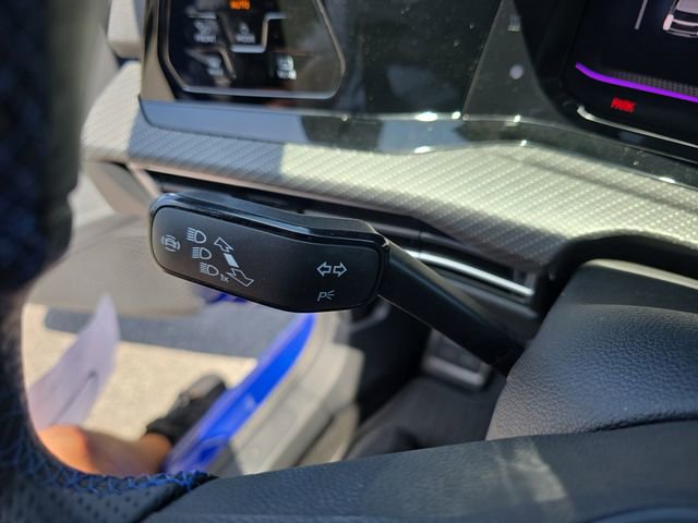 Used 2024 Volkswagen Golf R image 19