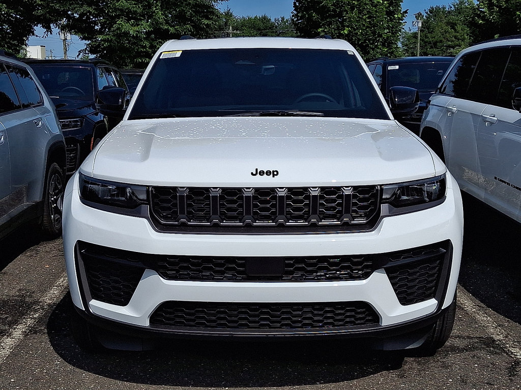 New 2026 Jeep Grand Cherokee Altitude AWD/4WD image 2