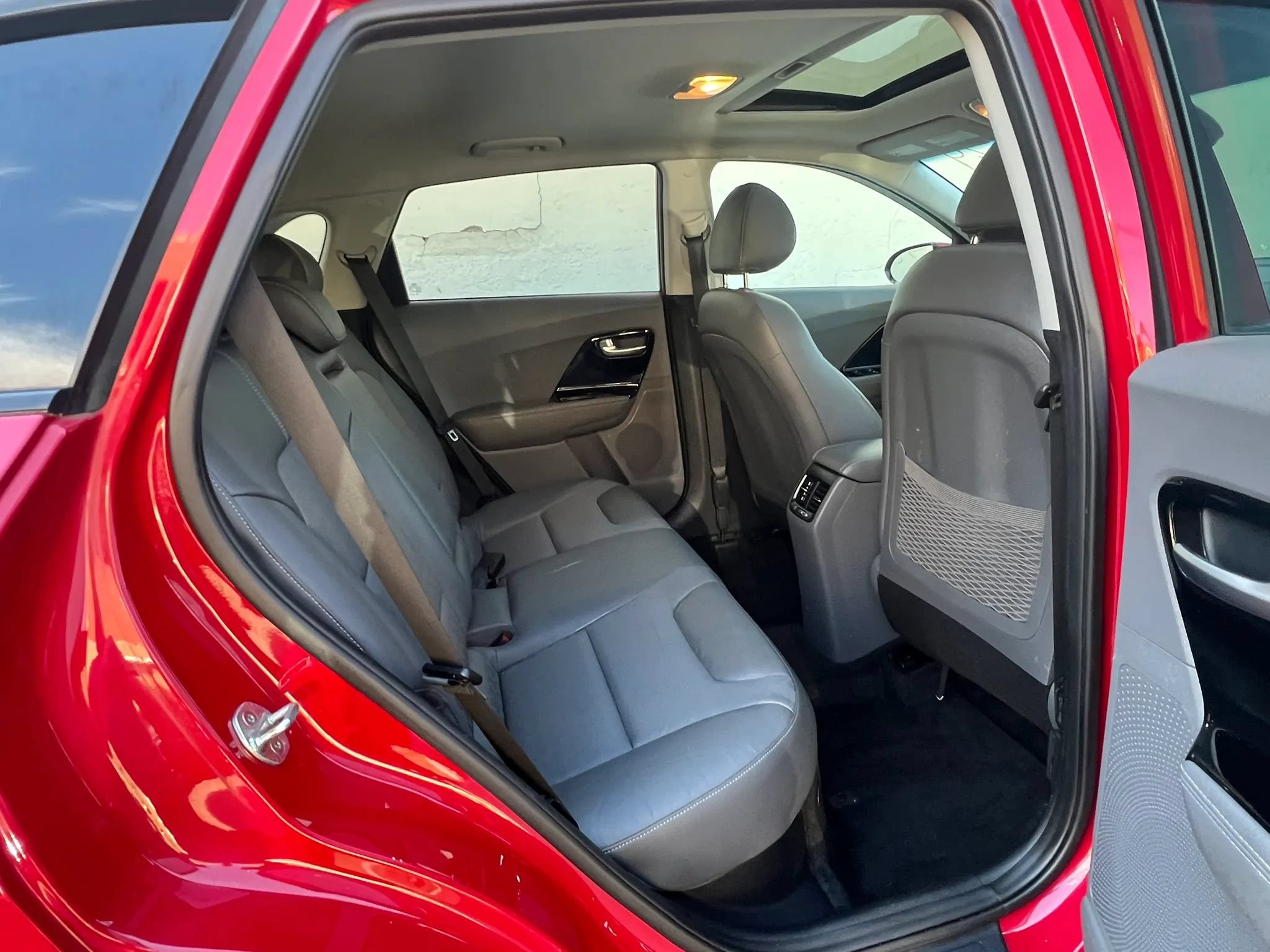 Used 2017 Kia Niro EX FWD image 31