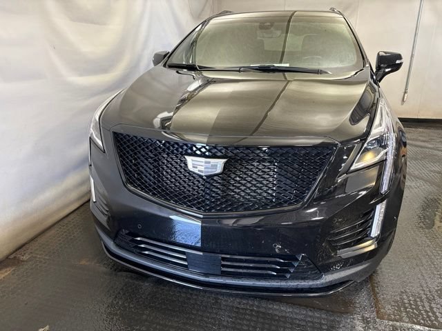 Certified 2022 Cadillac XT5 Sportv w/ LPO, ONYX Package AWD/4WD image 2