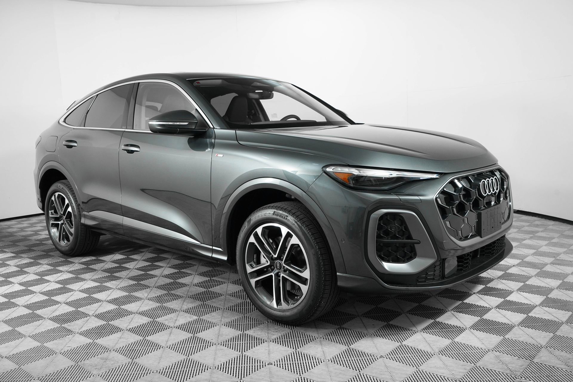 New 2025 Audi Q5 Premium Plus