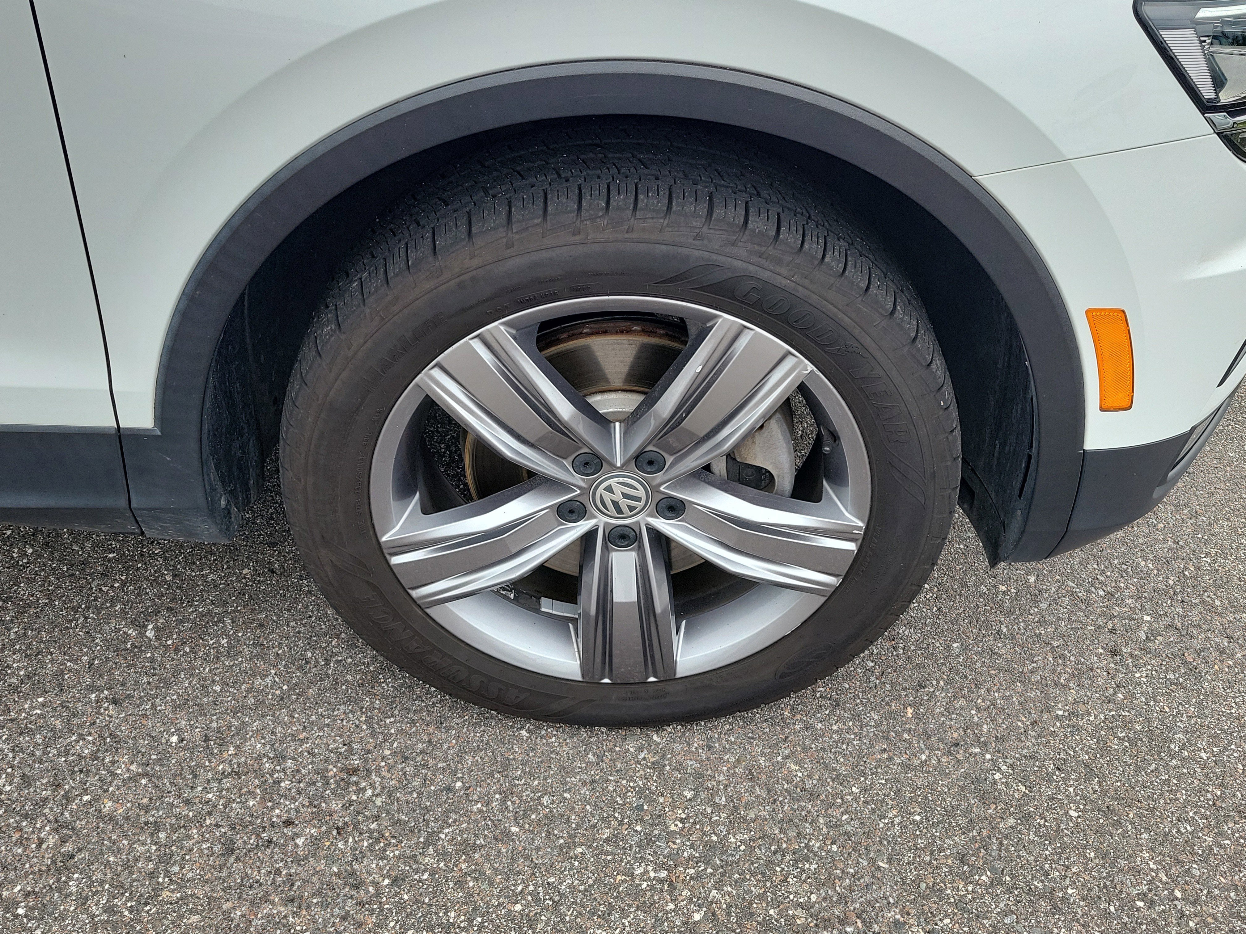 Used 2019 Volkswagen Tiguan SEL Premium image 44