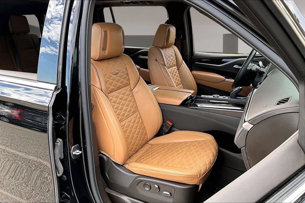 Used 2023 Cadillac Escalade ESV Premium Luxury AWD/4WD image 7