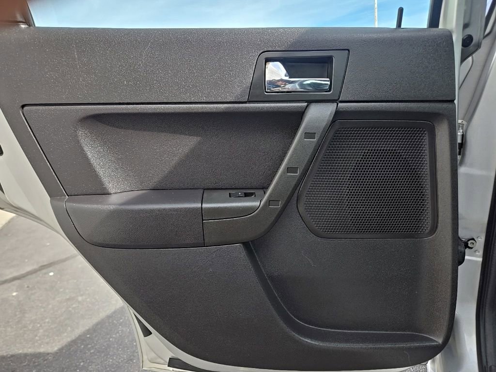 Used 2009 Ford Focus SEL image 32