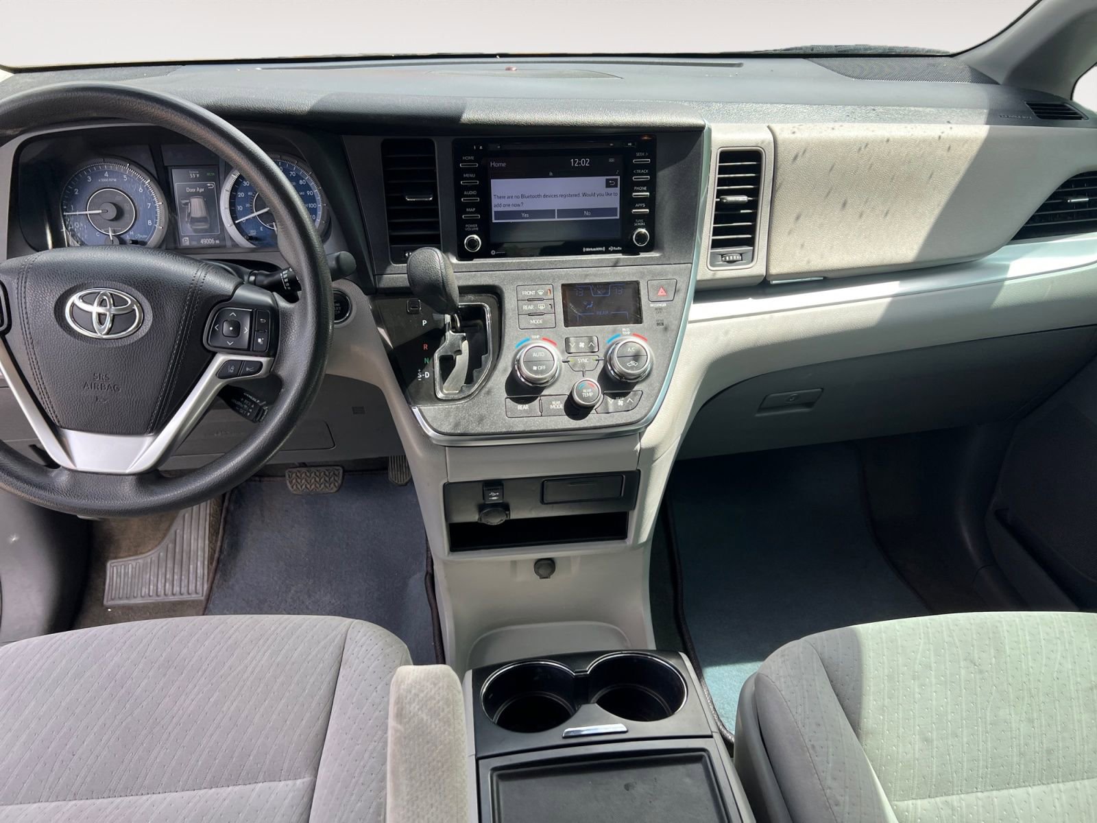 Used 2019 Toyota Sienna LE w/ LE Preferred Package FWD image 10