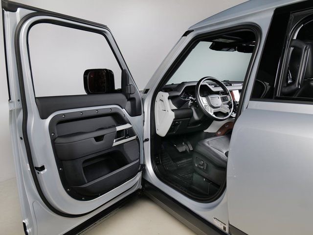 Used 2024 Land Rover Defender 110 SE AWD/4WD image 28