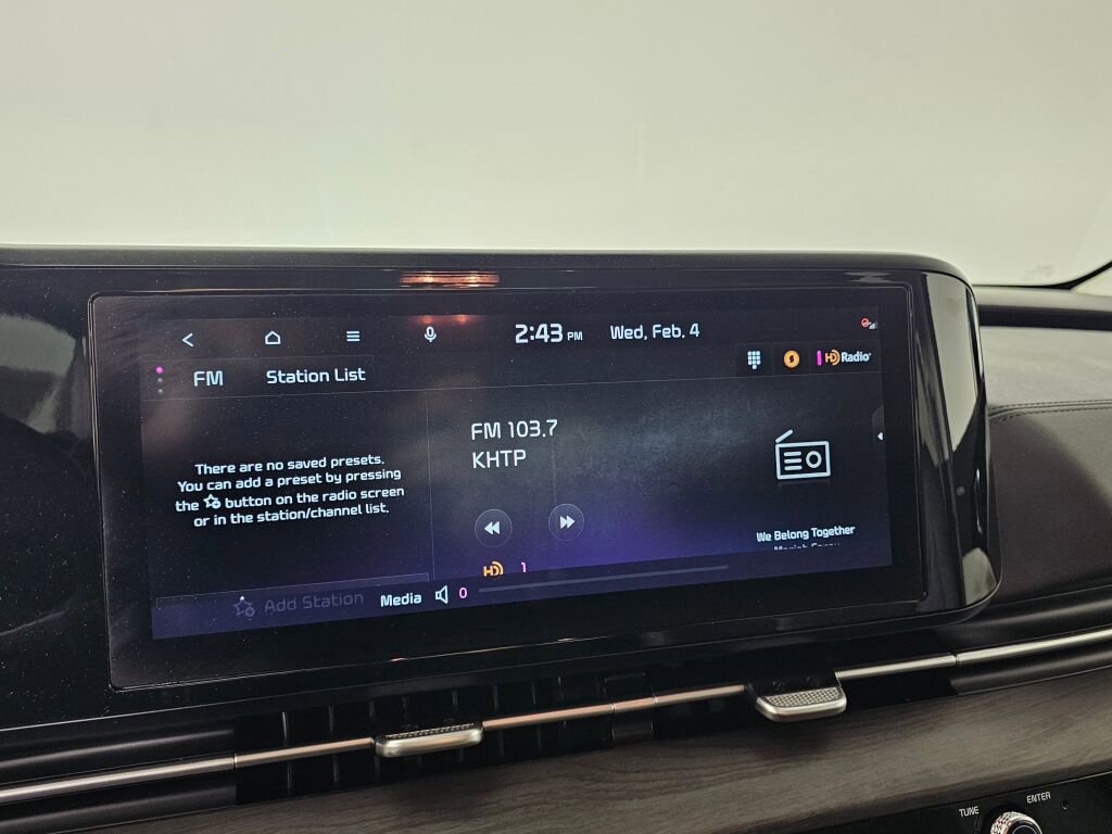 Used 2024 Kia Carnival EX image 26