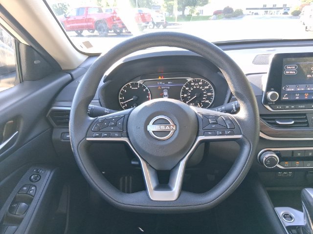 Used 2025 Nissan Altima 2.5 SV AWD/4WD image 17