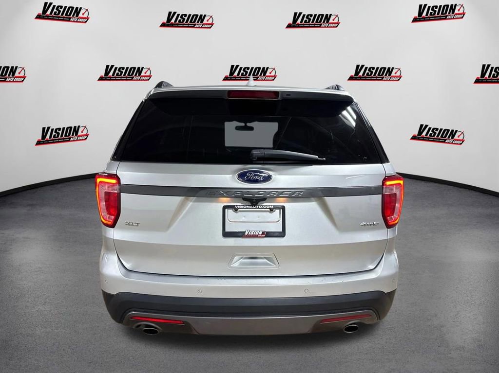 Used 2017 Ford Explorer XLT w/ Equipment Group 202A image 6
