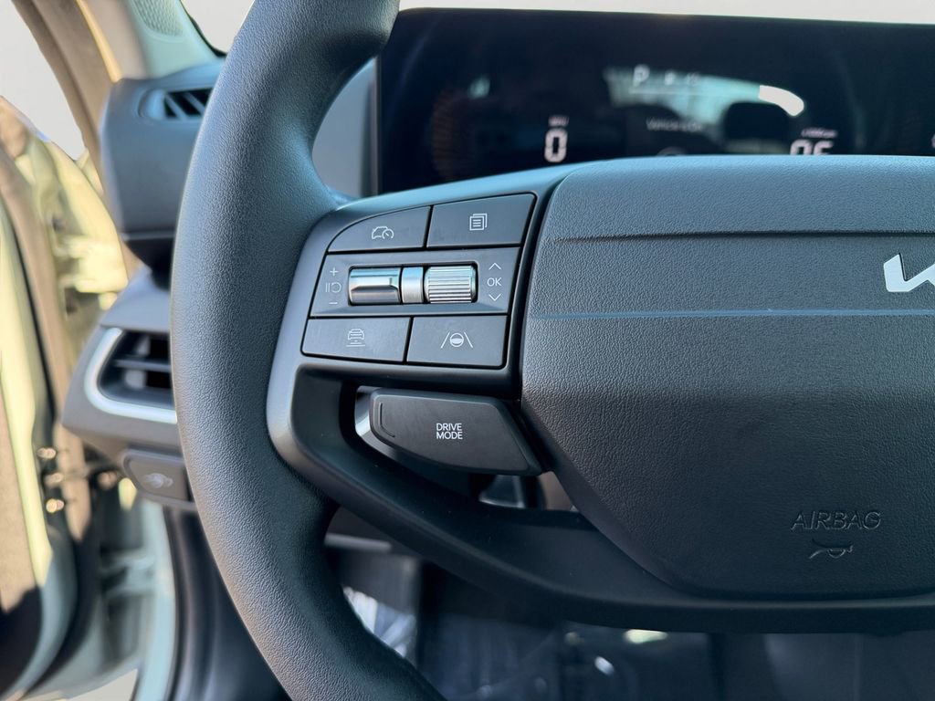 Used 2025 Kia K4 LXS image 21
