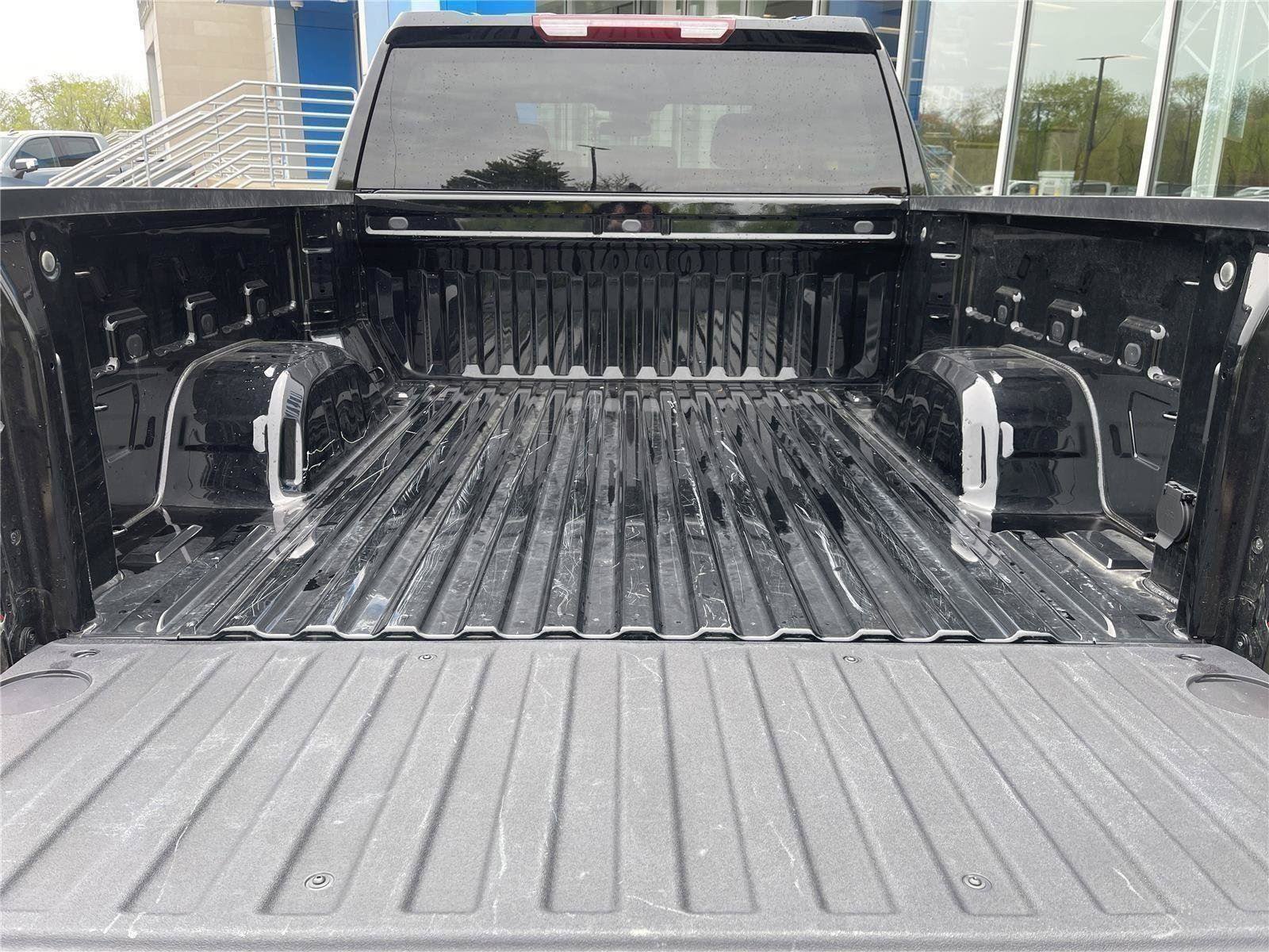 Used 2025 Chevrolet Silverado 1500 LT AWD/4WD image 39