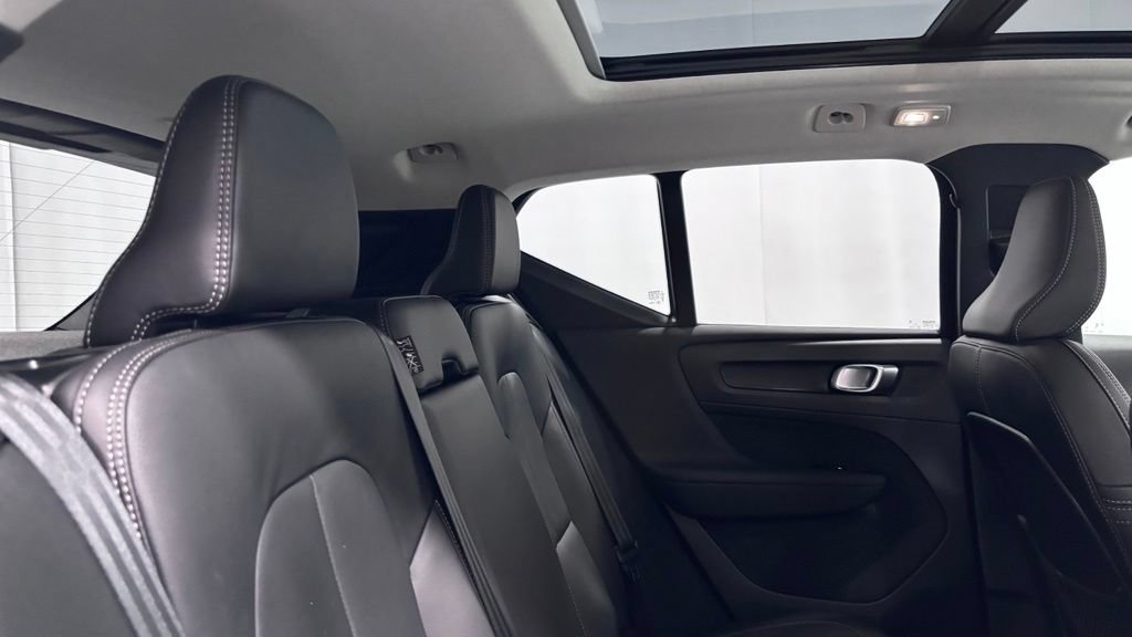 Certified 2026 Volvo XC40 B5 Plus AWD/4WD image 25